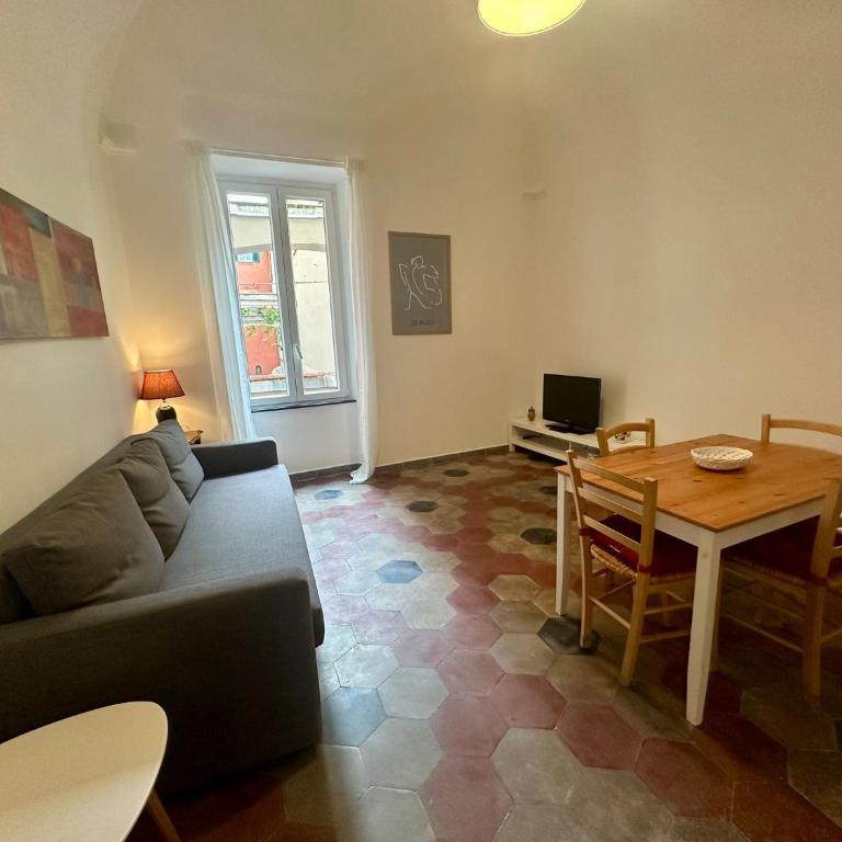Casa Oscar - Ideale per Famiglie, Centro, 2 min dal Mare - Appartamento con 2 Camere da Letto - 4