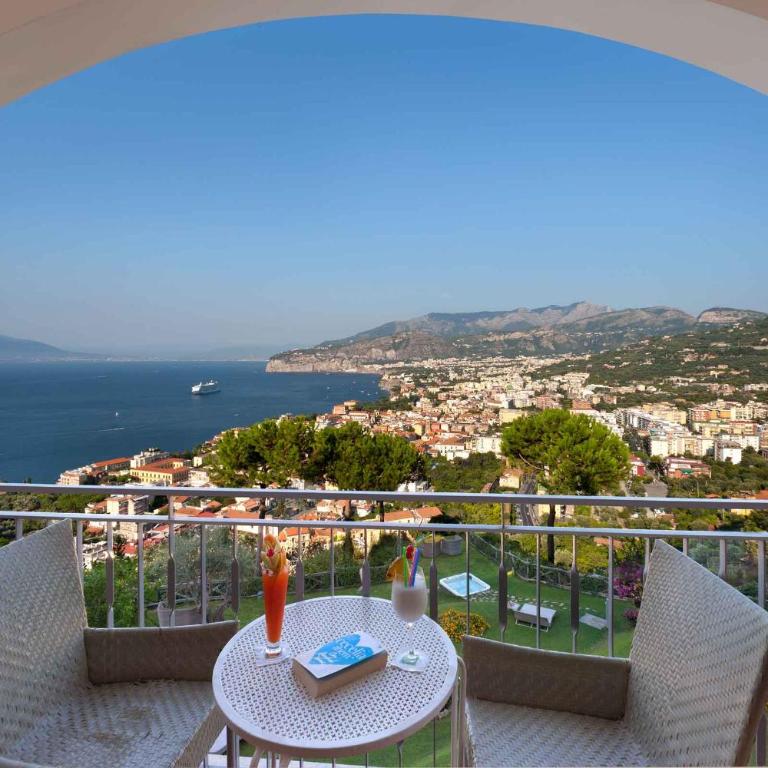 Grand Hotel President - Deluxe Double or Twin Room with Sea View - 7
