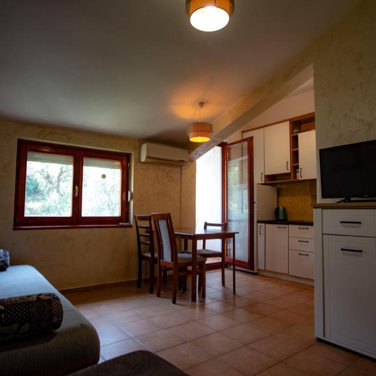 студия солнце - One-Bedroom Apartment - 1