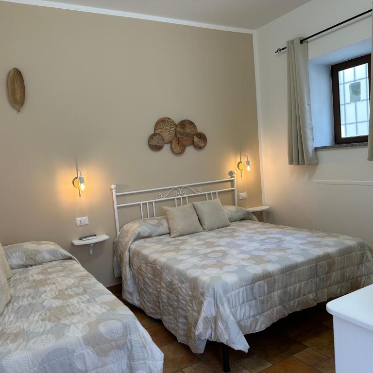 Diana Brown B&B Affittacamere - Camera Matrimoniale con Letto Supplementare - 1