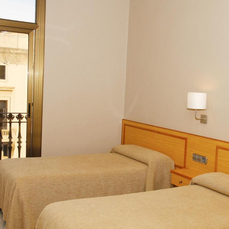 Hostal Nuevo Colon - Double or Twin Room with Bathroom - 9