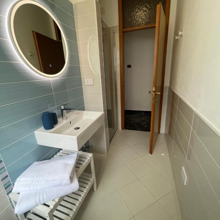 DueOlivi - Appartamento Blue - Appartamento con 2 Camere da Letto e Balcone - 50