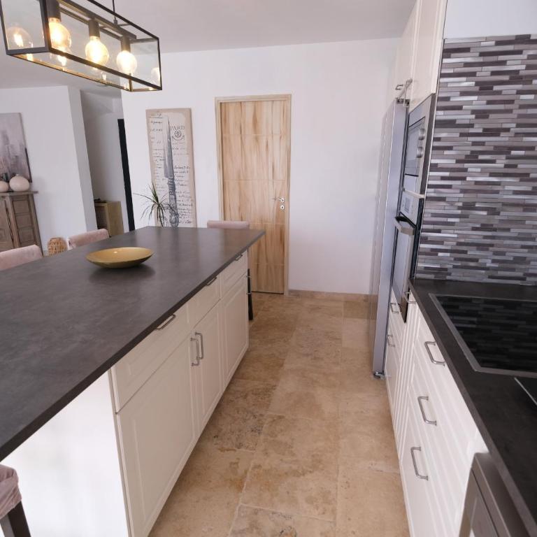 charming family house with private pool, near the center of arles, quiet, in the camargue natural park – 8 people - Villa 4 Chambres - 26