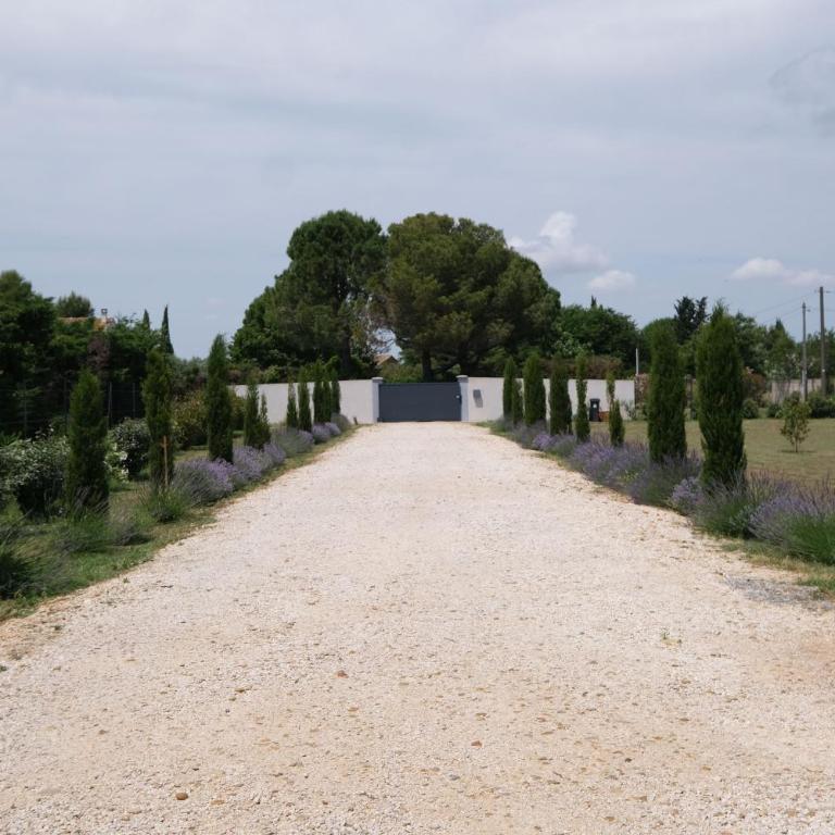 charming family house with private pool, near the center of arles, quiet, in the camargue natural park – 8 people - Villa 4 Chambres - 48