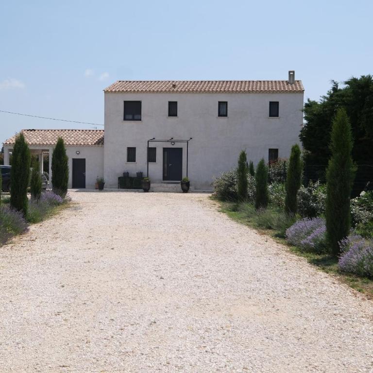 charming family house with private pool, near the center of arles, quiet, in the camargue natural park – 8 people - Villa 4 Chambres - 47