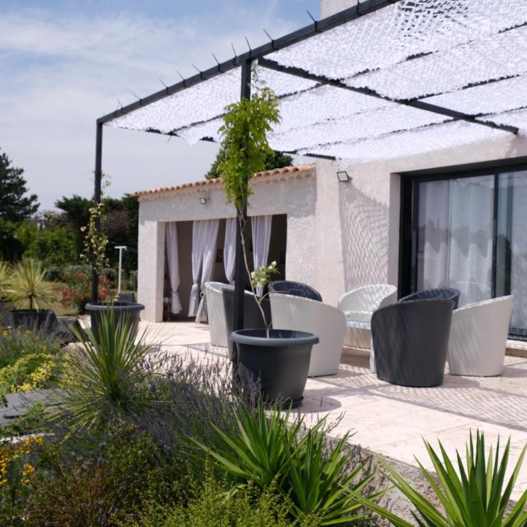 charming family house with private pool, near the center of arles, quiet, in the camargue natural park – 8 people - Villa 4 Chambres - 51