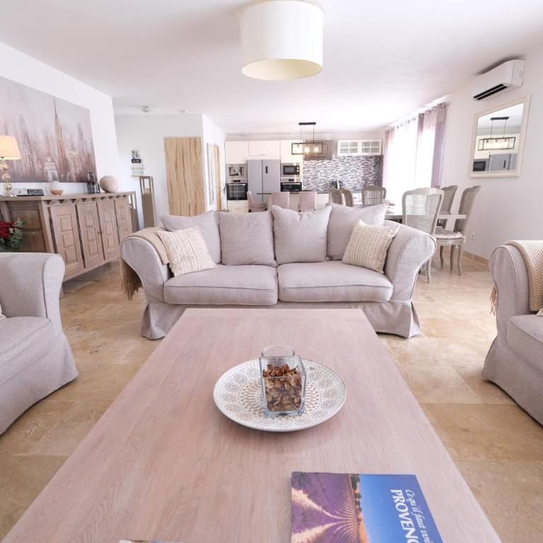 charming family house with private pool, near the center of arles, quiet, in the camargue natural park – 8 people - Villa 4 Chambres - 16