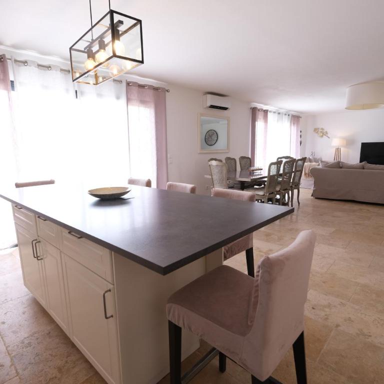 charming family house with private pool, near the center of arles, quiet, in the camargue natural park – 8 people - Villa 4 Chambres - 25