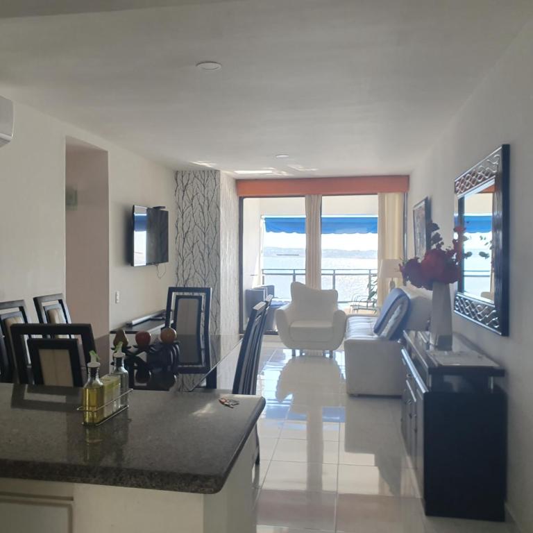 Apartamento con Vista al Mar Torremarina Premium - Apartamento de 2 dormitorios con vistas al mar - 2