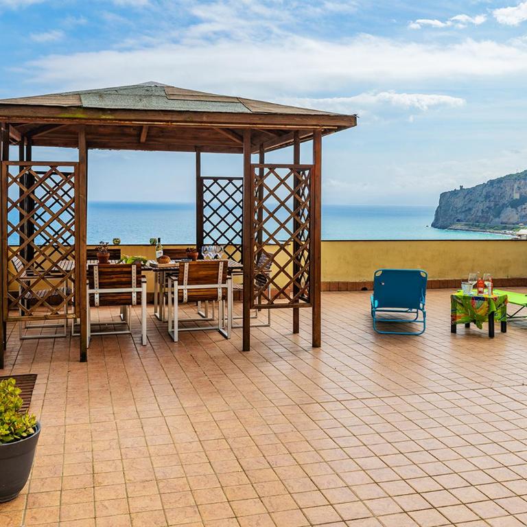 La Casa nel Blu - Vista mare, Parcheggio Privato, Deposito Bike - Appartamento Superior con 3 Camere da Letto - 2