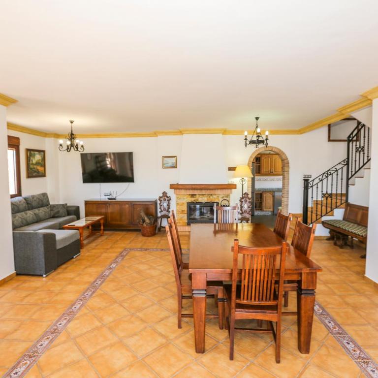 Villa Relax and Pool El Moral - Three-Bedroom Villa - 23