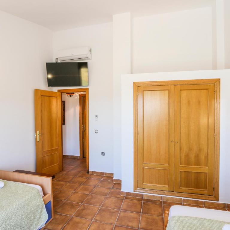 Villa Relax and Pool El Moral - Three-Bedroom Villa - 35