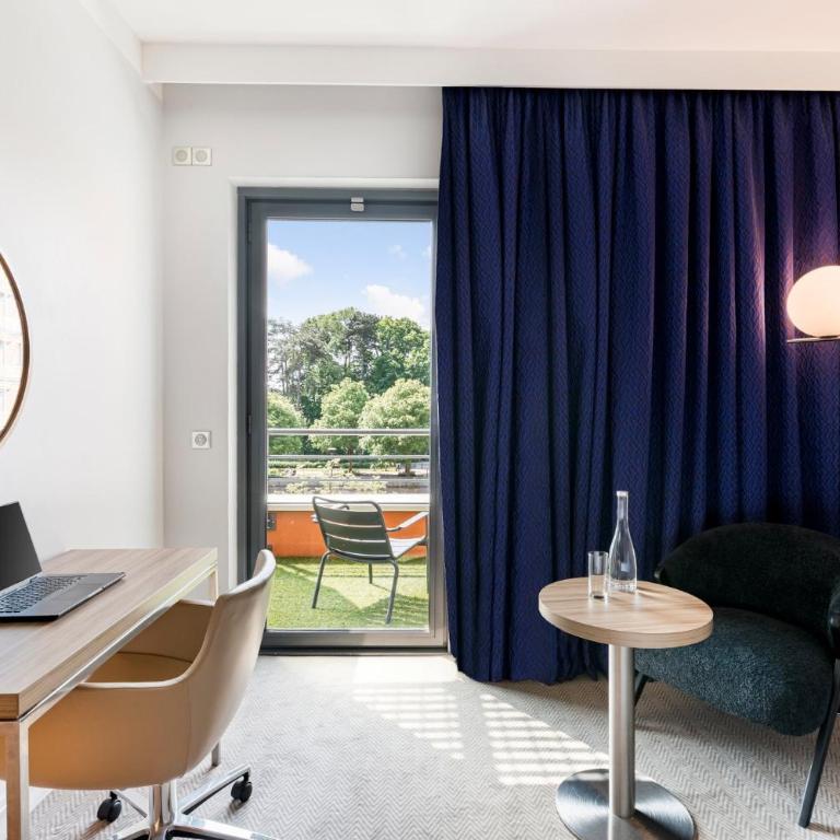 Crowne Plaza Lyon - Cité Internationale - Luxueuse Chambre King avec Balcon - 3