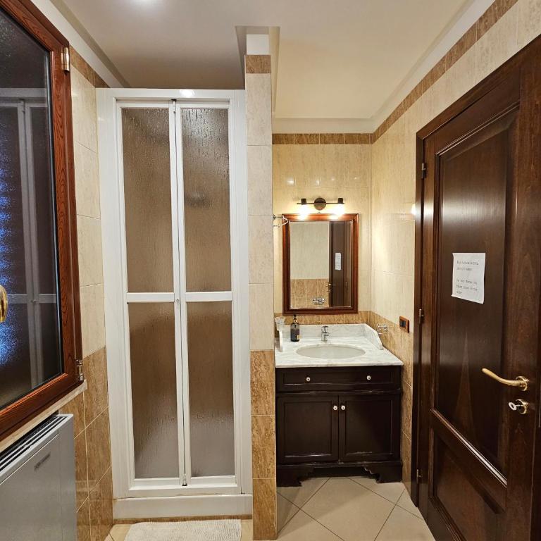 Villa Nino - Deluxe King Room - 5