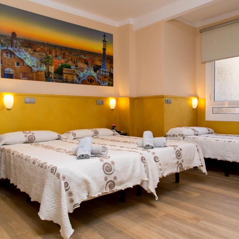 Hostal Barcelona - Triple Room with Private Bathroom - 16