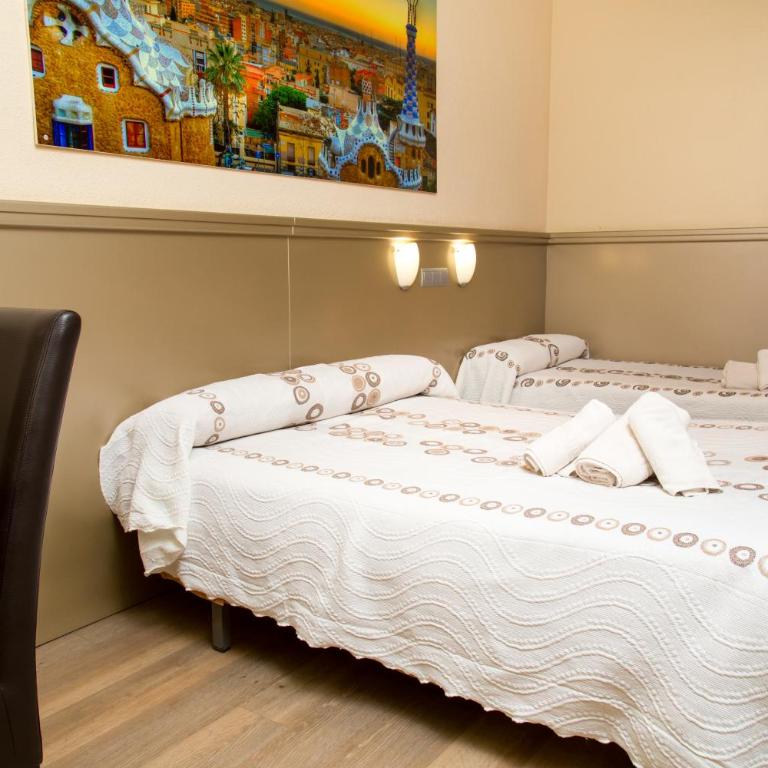 Hostal Barcelona - Triple Room with Private Bathroom - 20
