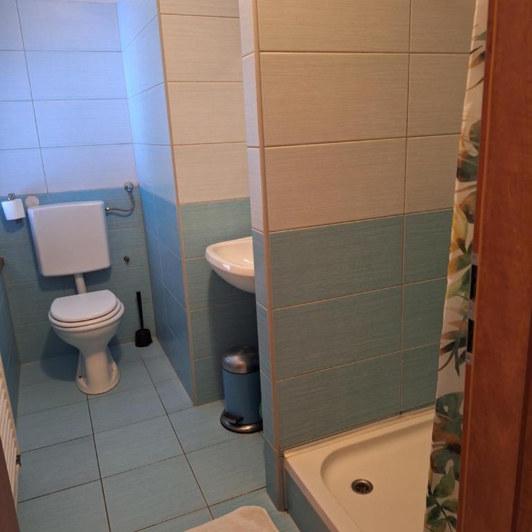 Adventure House - Camera Quadrupla con Bagno - 7