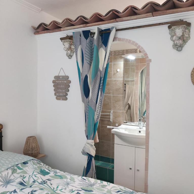 VILLA Plein Sud Piscine Spa Climatisation Parking privé calme et détente - Double Room - Ma Provence - 5