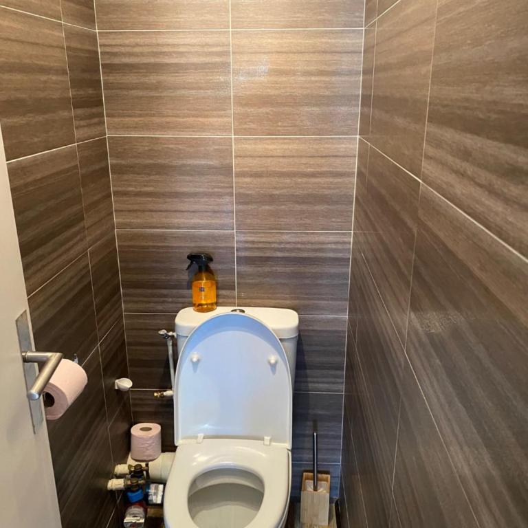 Trés beau Studio dans résidence calme avec 2 piscines,parking privé et proche des commerces et plage - Appartement 1 Chambre - 6
