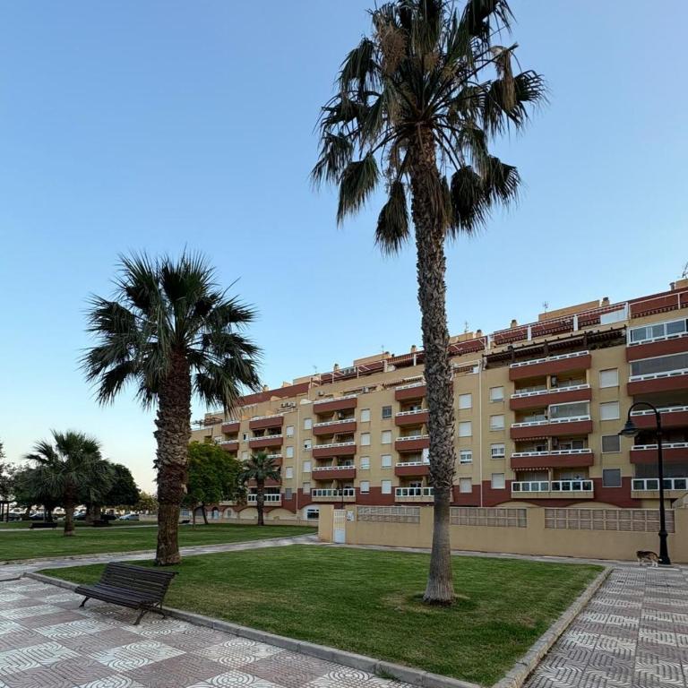 Apartamento Aguadulce Playa Torrequebrada - Apartamento de 2 dormitorios con vistas al mar - 2