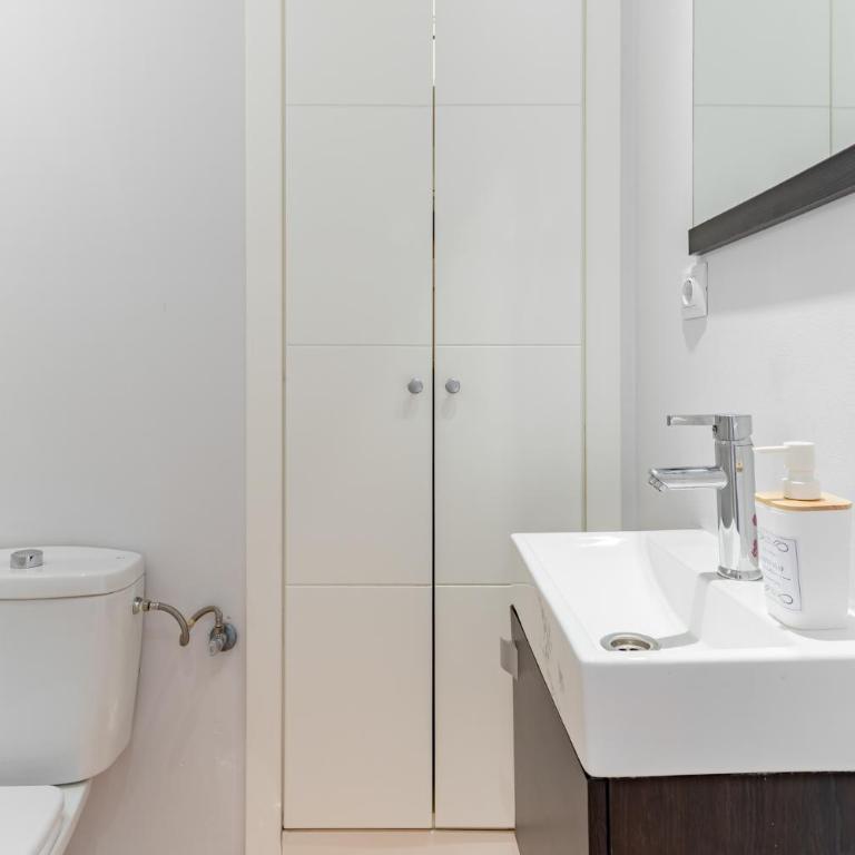 Picasso Duplex Deluxe - Two-Bedroom Apartment - 7
