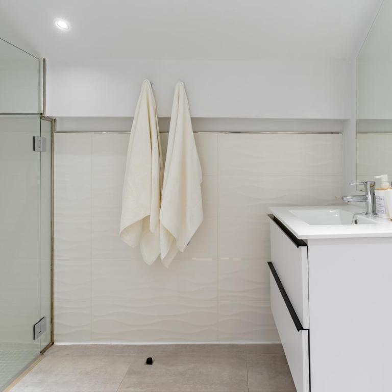 Picasso Duplex Deluxe - Two-Bedroom Apartment - 10