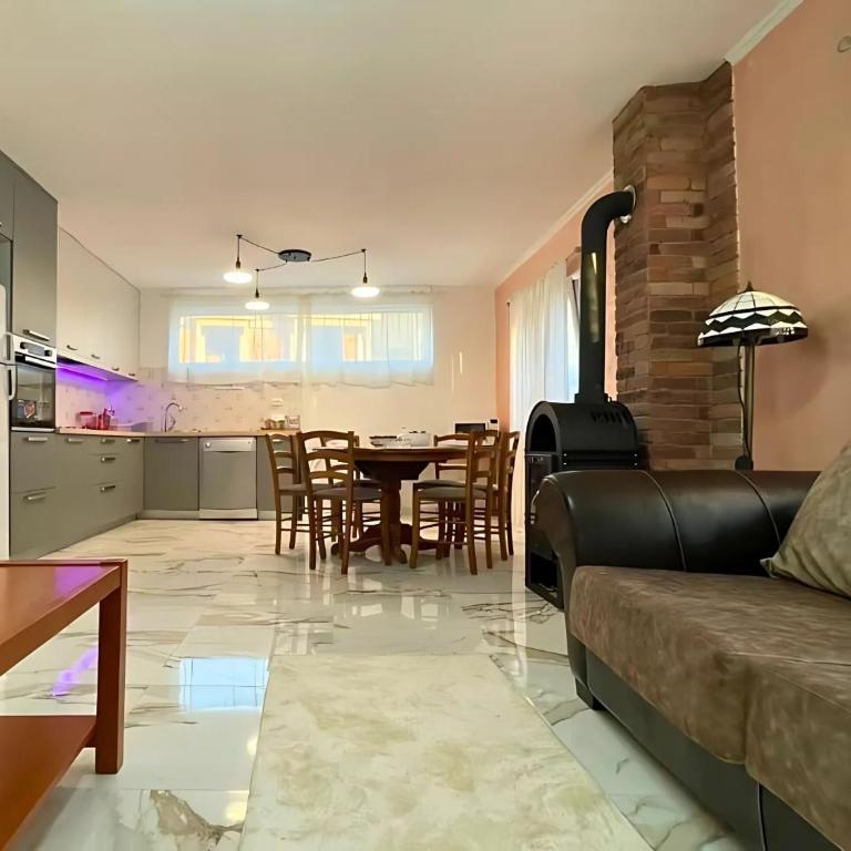 Tivat Garden Apartments - Near Airport & Beach, Quiet Stay - Two-Bedroom Apartment - 37