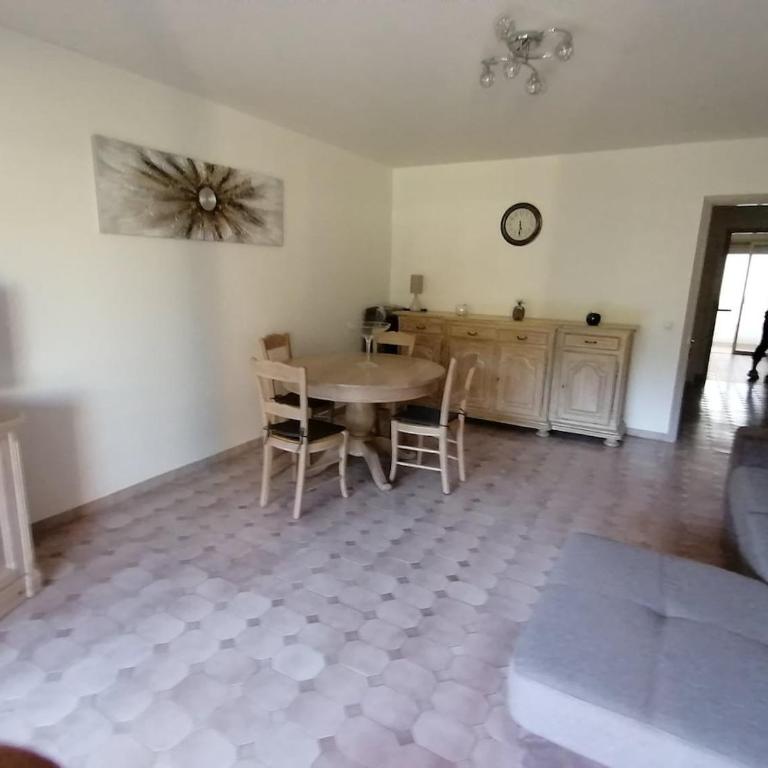 air-conditioned apartment with pool plus beach shuttle - Apartamento con vistas al jardín - 5