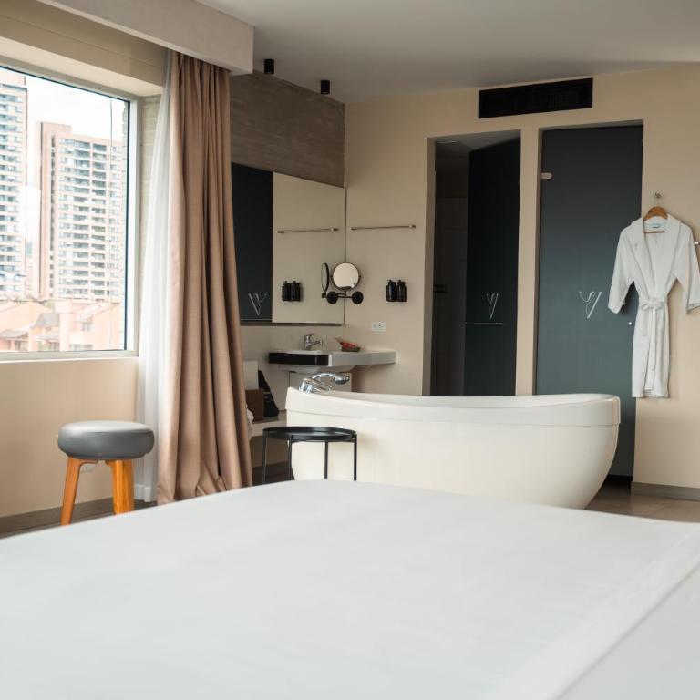 V Grand Hotel, a member of Radisson Individuals - Suite Familiar con vistas a la ciudad y cama extragrande - 5