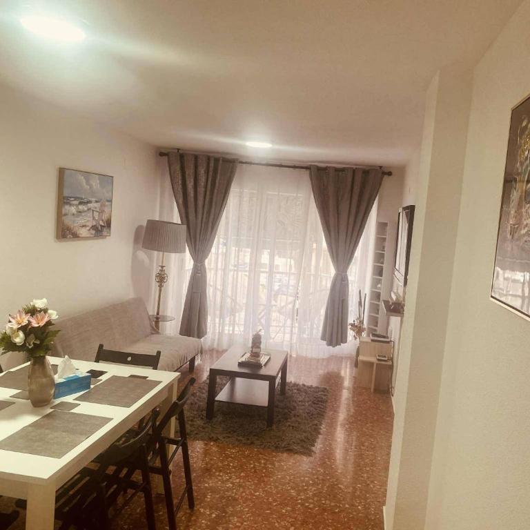 Cataleya Apartment - Three-Bedroom Premium Apartment with Balcony - 14