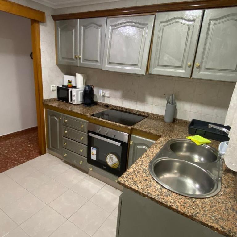 Cataleya Apartment - Three-Bedroom Premium Apartment with Balcony - 37