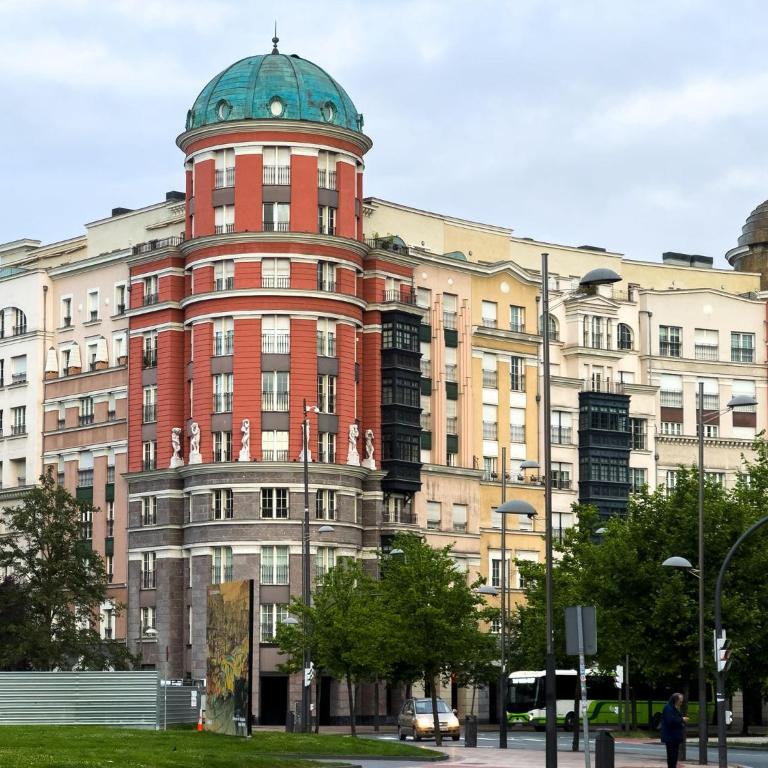 Bilbao Artklass - Three-Bedroom Apartment - 1