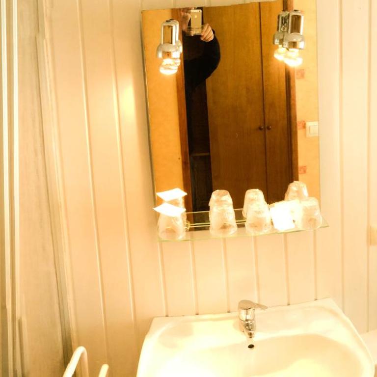Hébergement Artense - Chambre Quadruple avec Salle de Bains Privative - 2