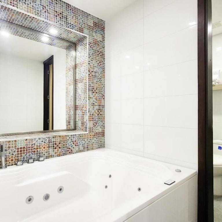 Hotel BE Suites Cali - Suite con bañera de hidromasaje - 5