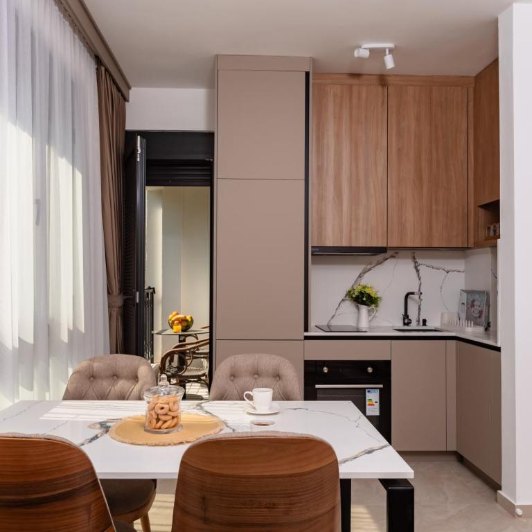 Wave Apartments - Dobra Voda - Apartman sa 1 Spavaćom Sobom, Balkonom i Pogledom na Planinu - 15