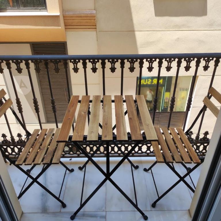 Elegancia y confort en el corazón de Málaga - Apartamento de 2 dormitorios con balcón - 15