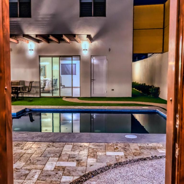Private pool Modern Home - Casa con 1 dormitorio - 90