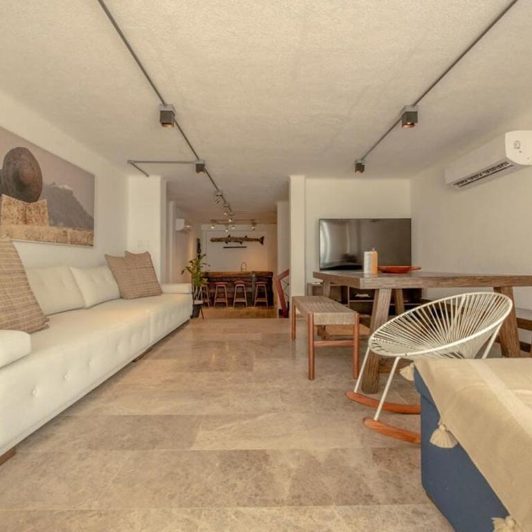 Castillo Grande Bayside Retreat 6BR 2 Homes - Vacation Home - 2