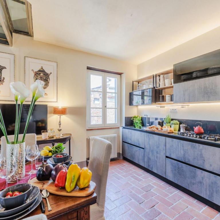 Penthouse in Lucca with Dome Views - Three-Bedroom Apartment - 22