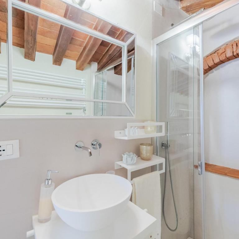 Penthouse in Lucca with Dome Views - Three-Bedroom Apartment - 49