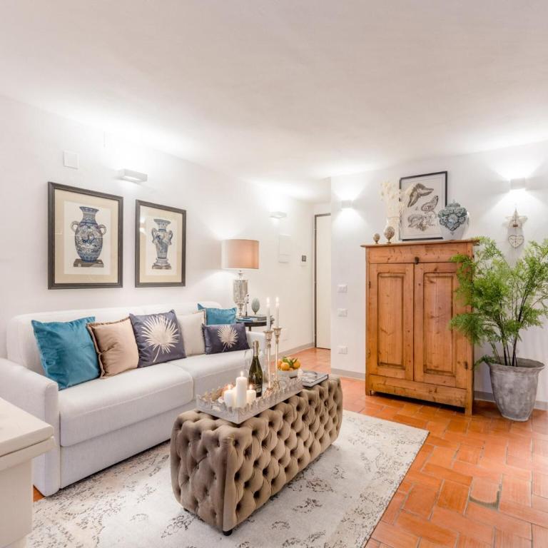 Apartment in Lucca with Piazza Views - One-Bedroom Apartment - 14