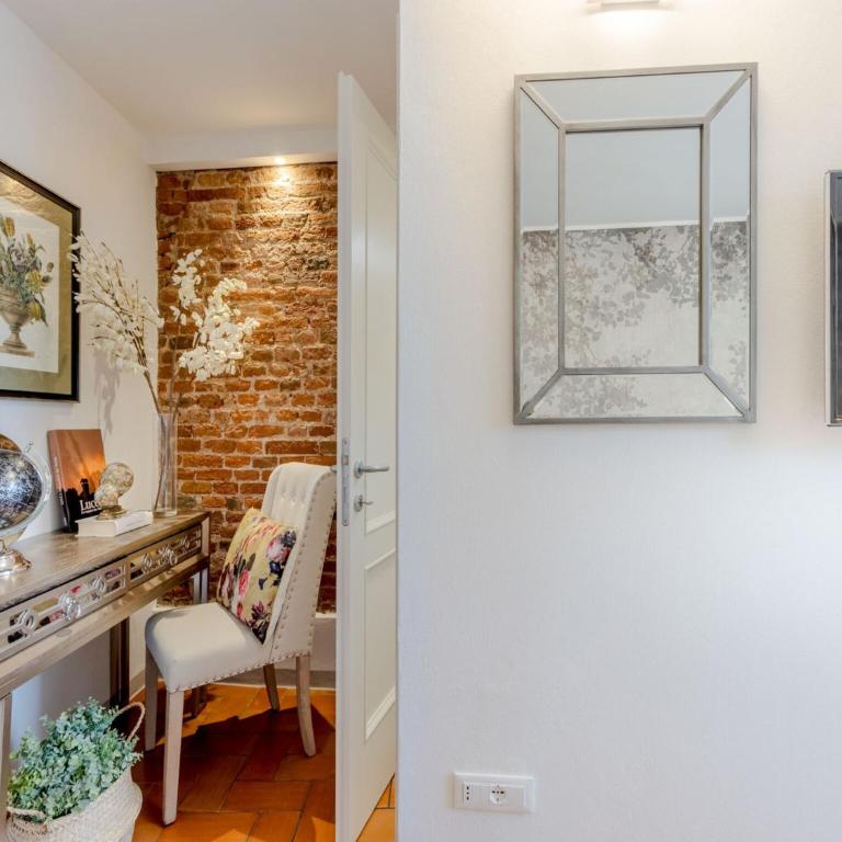 Apartment in Lucca with Piazza Views - One-Bedroom Apartment - 3