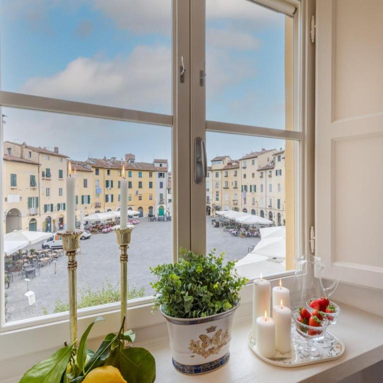 Apartment in Lucca with Piazza Views - One-Bedroom Apartment - 37
