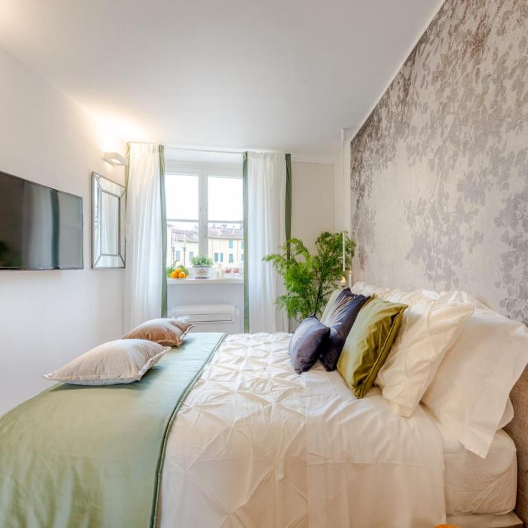 Apartment in Lucca with Piazza Views - One-Bedroom Apartment - 29