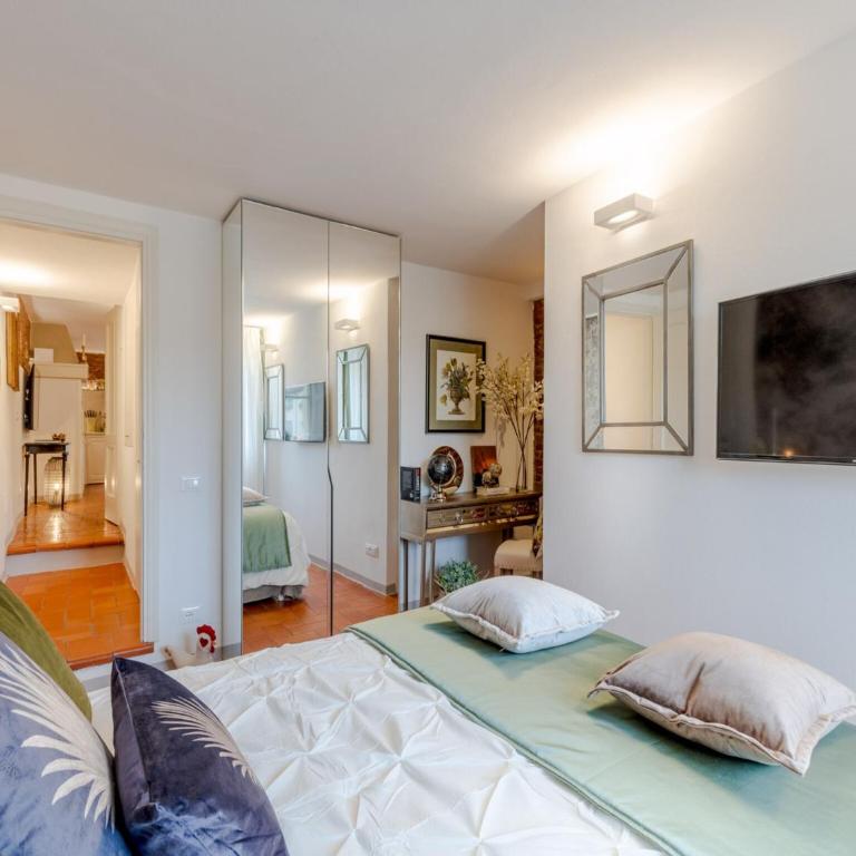 Apartment in Lucca with Piazza Views - One-Bedroom Apartment - 21