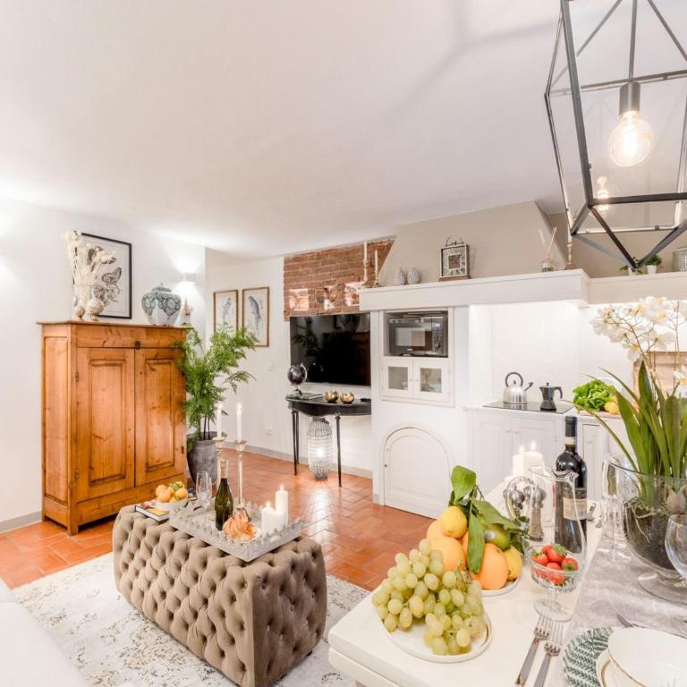 Apartment in Lucca with Piazza Views - One-Bedroom Apartment - 19