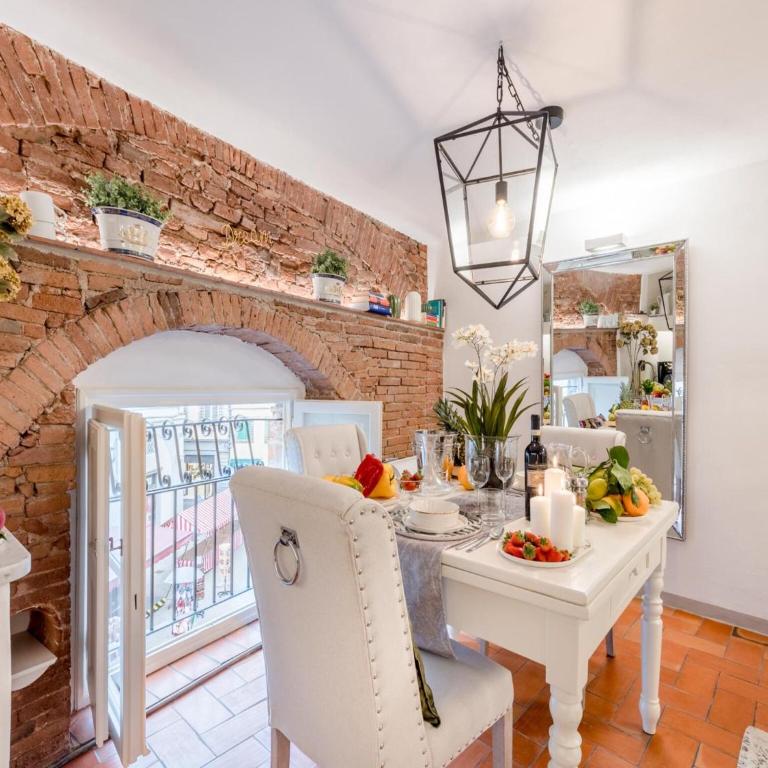 Apartment in Lucca with Piazza Views - One-Bedroom Apartment - 16