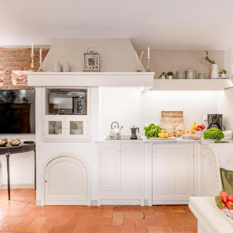 Apartment in Lucca with Piazza Views - One-Bedroom Apartment - 8