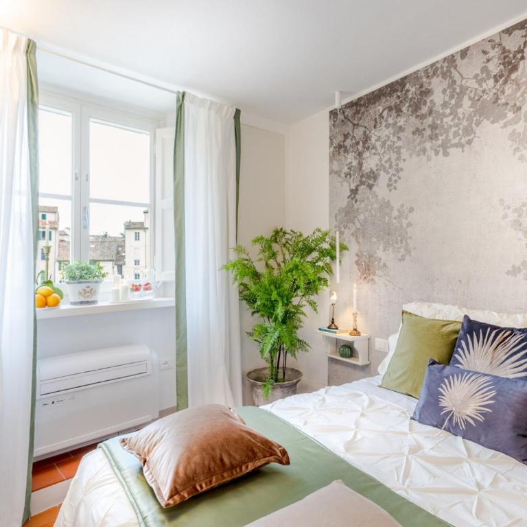 Apartment in Lucca with Piazza Views - One-Bedroom Apartment - 25