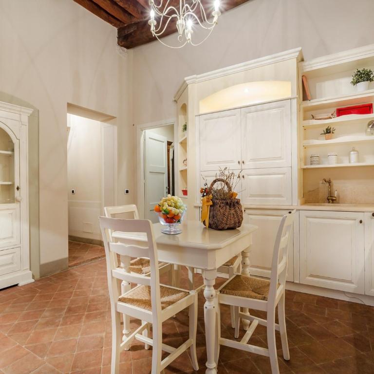 Apartment in Lucca near Cathedral & Guinigi Tower - Two-Bedroom Apartment - 12